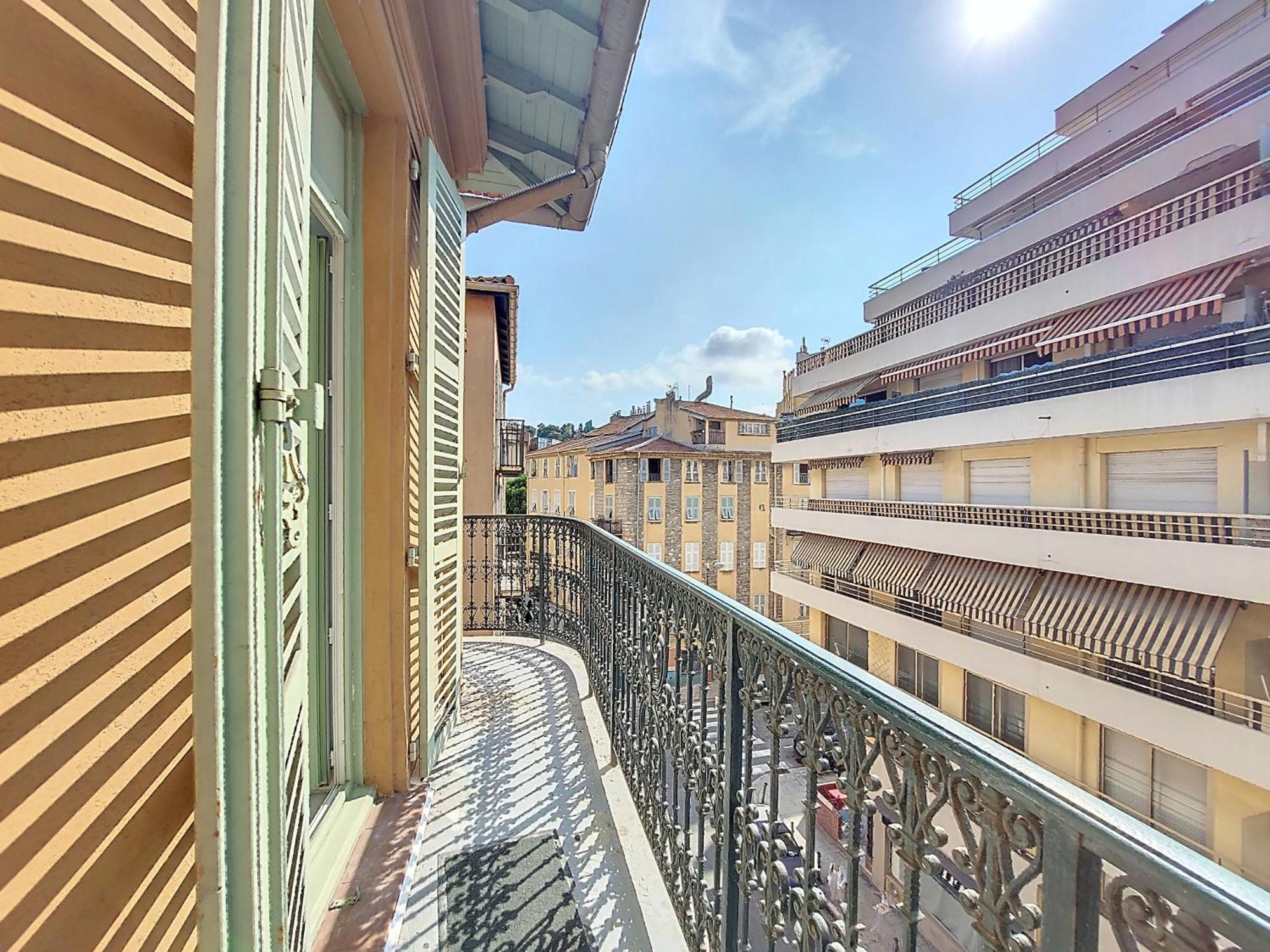 Nestor&jeeves - Palais Du Port - Balcony - Port Place Du Pin